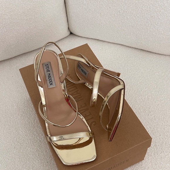Steve Madden Gold Sandals - Picture 3 of 4